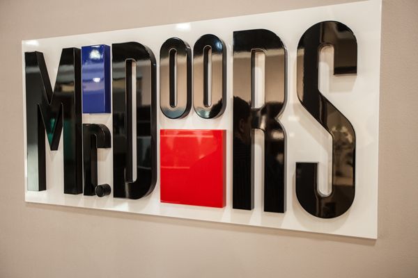 открытие салона Mr.Doors Саратов, лого
