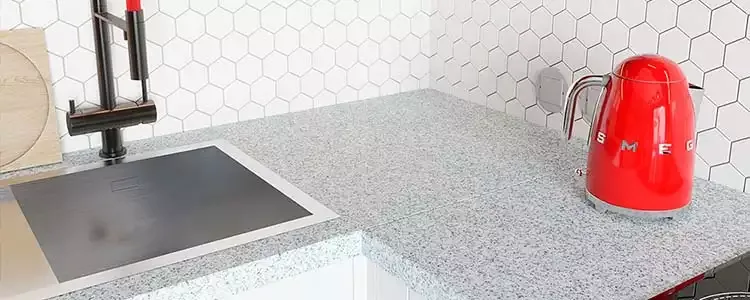 Легко ли испачкать столешницу из акрилового камня?