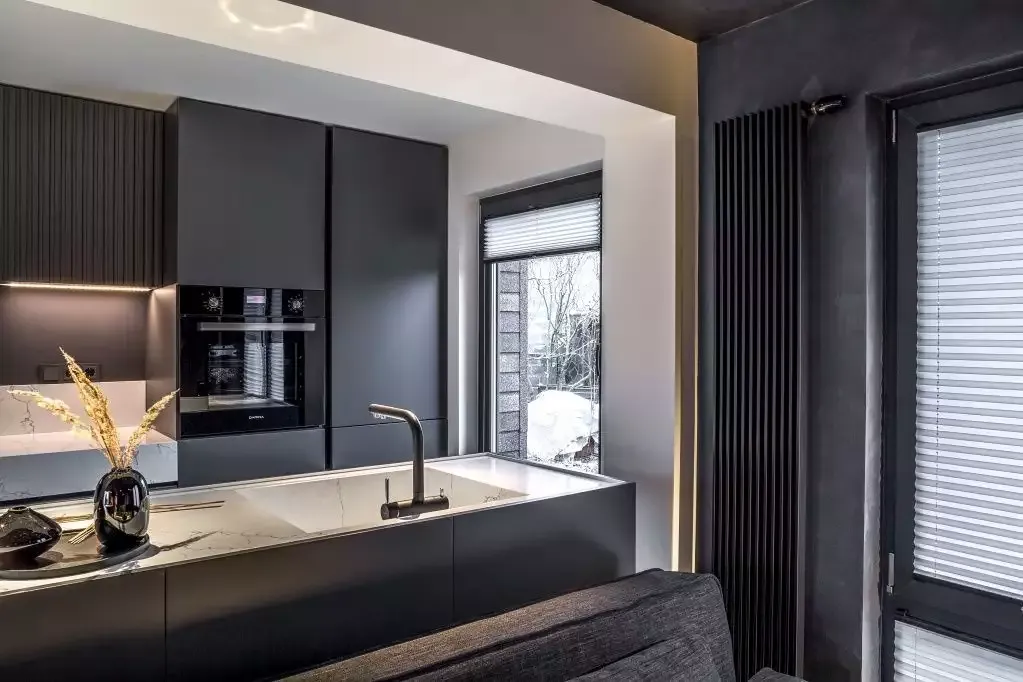 Проект "Антиизба - кухня-гостиная в темных тонах"