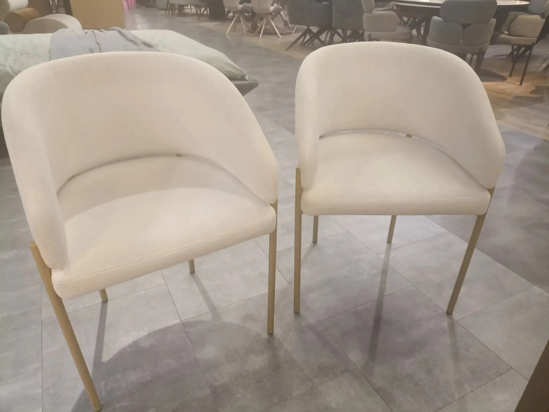Стул Ponte, ткань Austin01 Ivory, опора золото (арт. 9004)