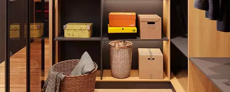 Гардеробная в маленькой квартире.