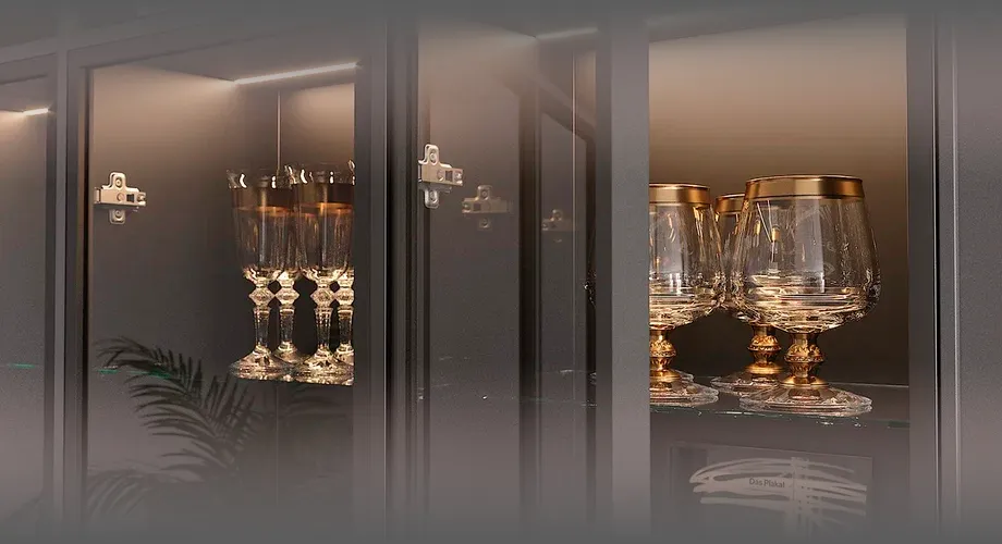 Стеклянные полки с подсветкой