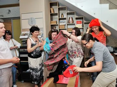 Вручение подарков от Mr.Doors, фото