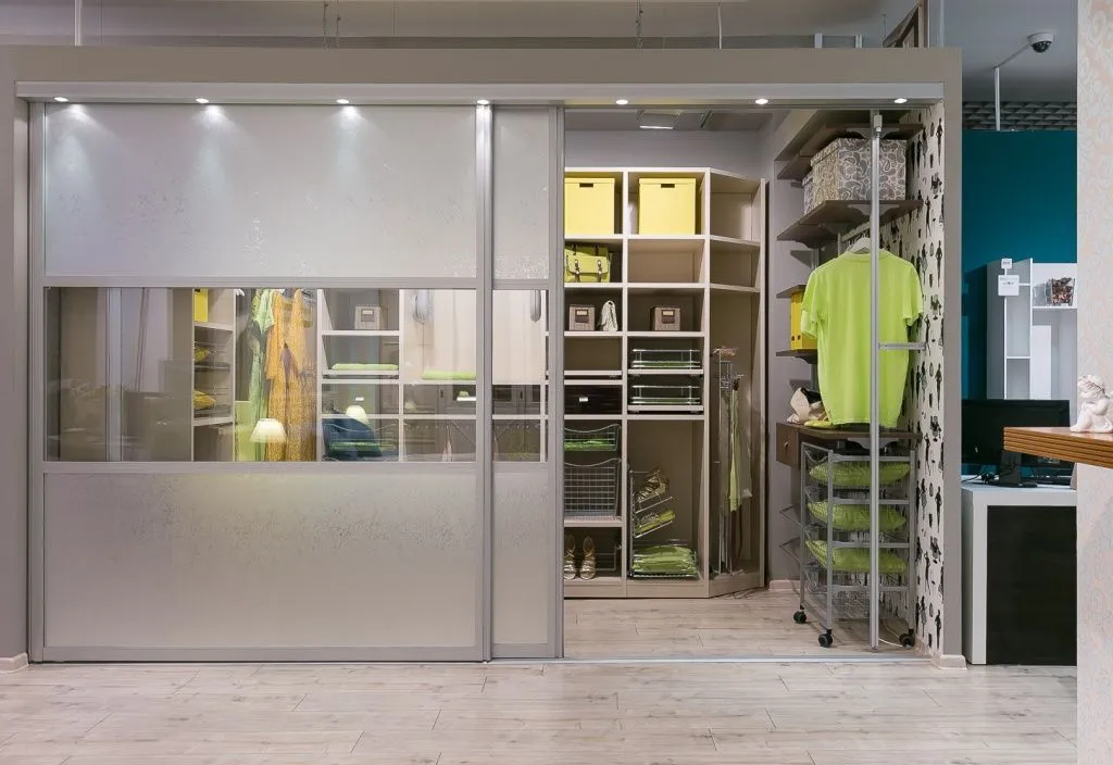 Мебельные экспозиции ателье Mr.Doors в ТЦ Формат, фото