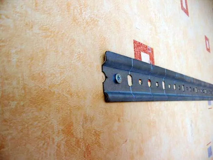 Крепеж для шкафа*