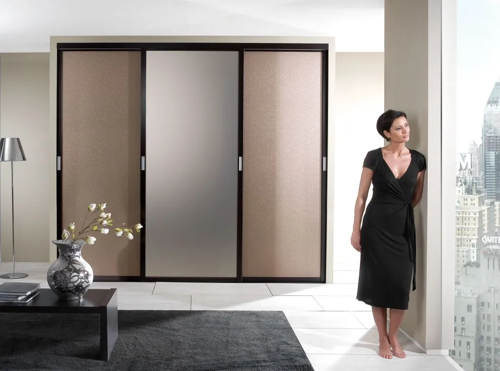 Шкаф-купе в интерьере квартиры *