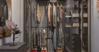 Небольшая гардеробная в индустриальном стиле, мебель на заказ MrDoors