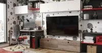 Компьютерный стол и зона для телевизора в комнате молодого человека