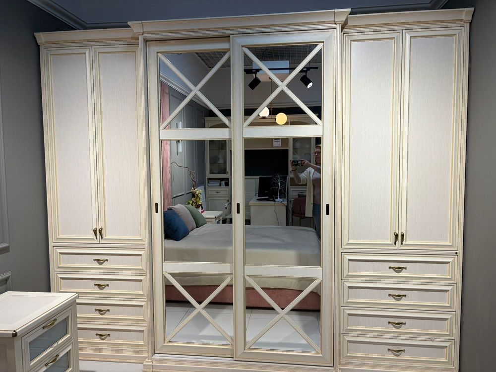  Шкаф Classics и прикроватные тумбы (арт. 8626)