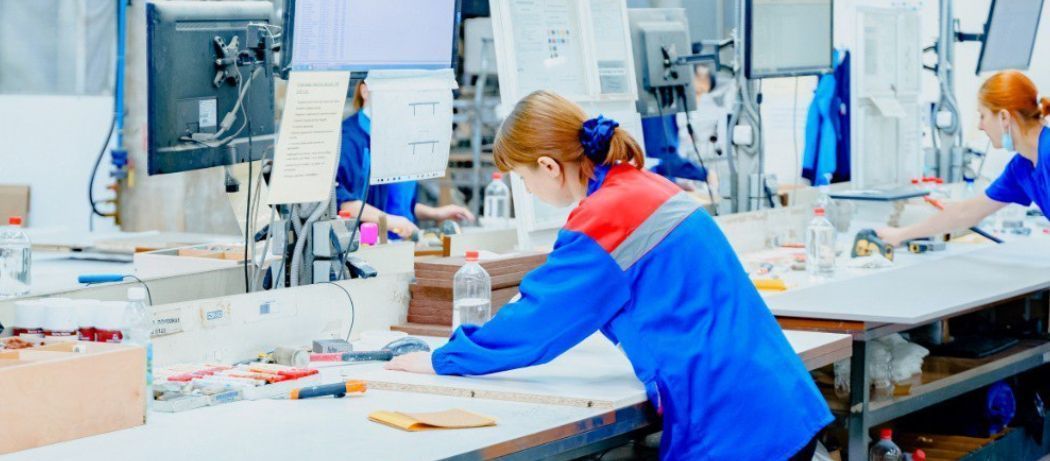 Как крупные компании привлекают подростков к работе?