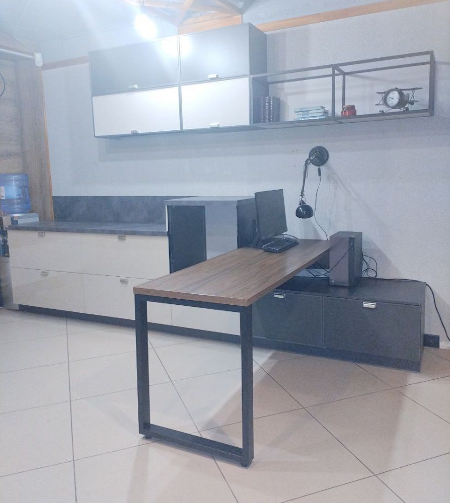  Кухонный гарнитур с приставным столом и тумбой (арт. 8814)