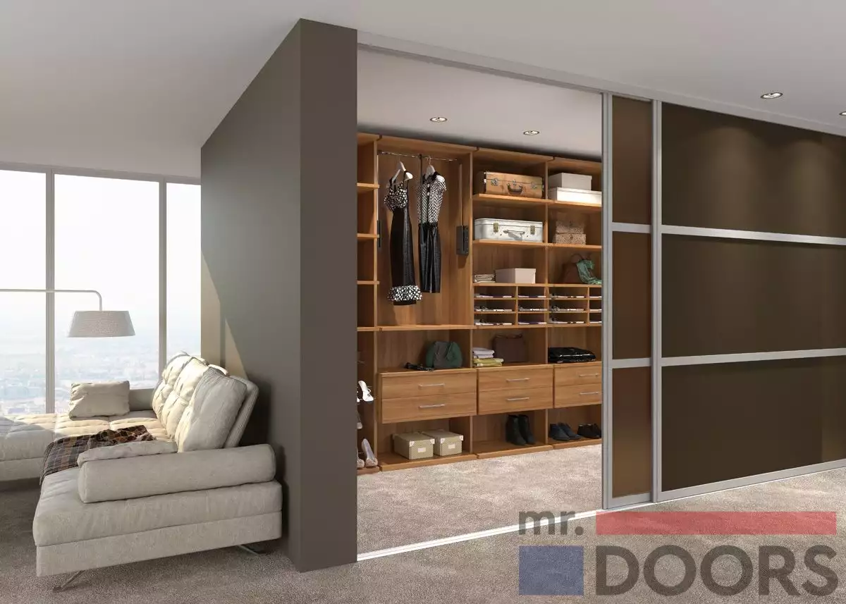 Фото закрытой гардеробной от mr.doors